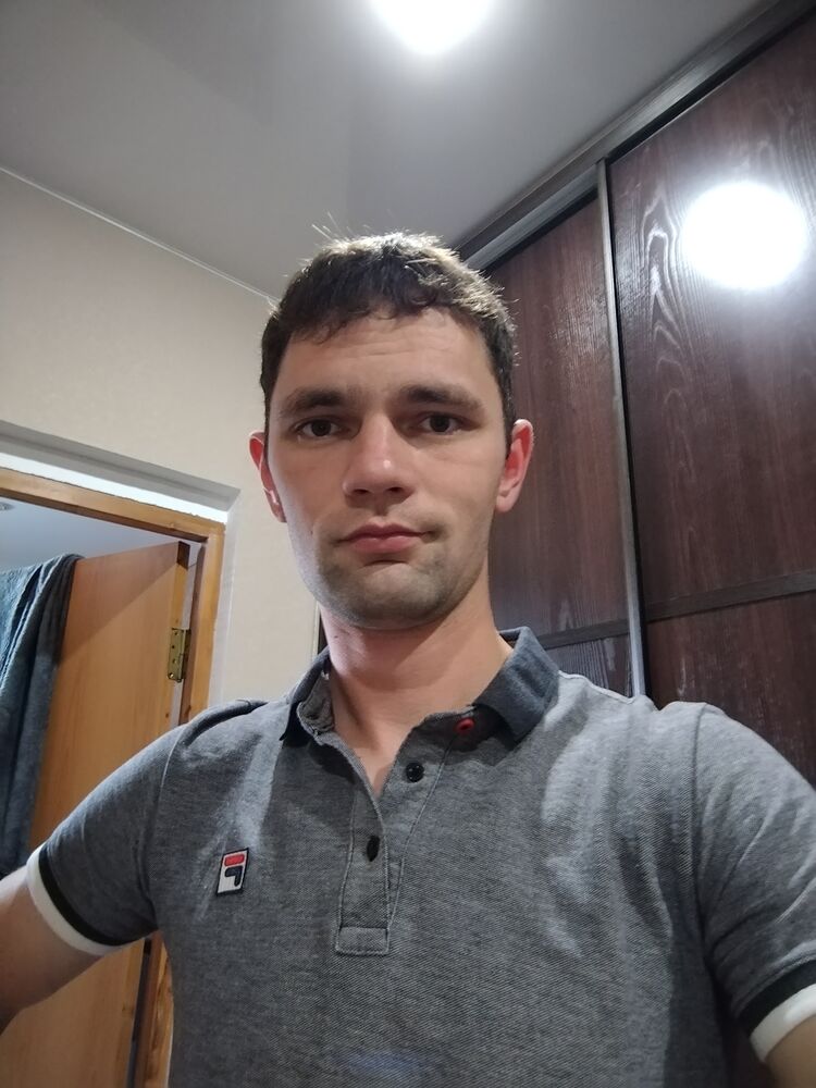  28879423  Denis, 31 ,    