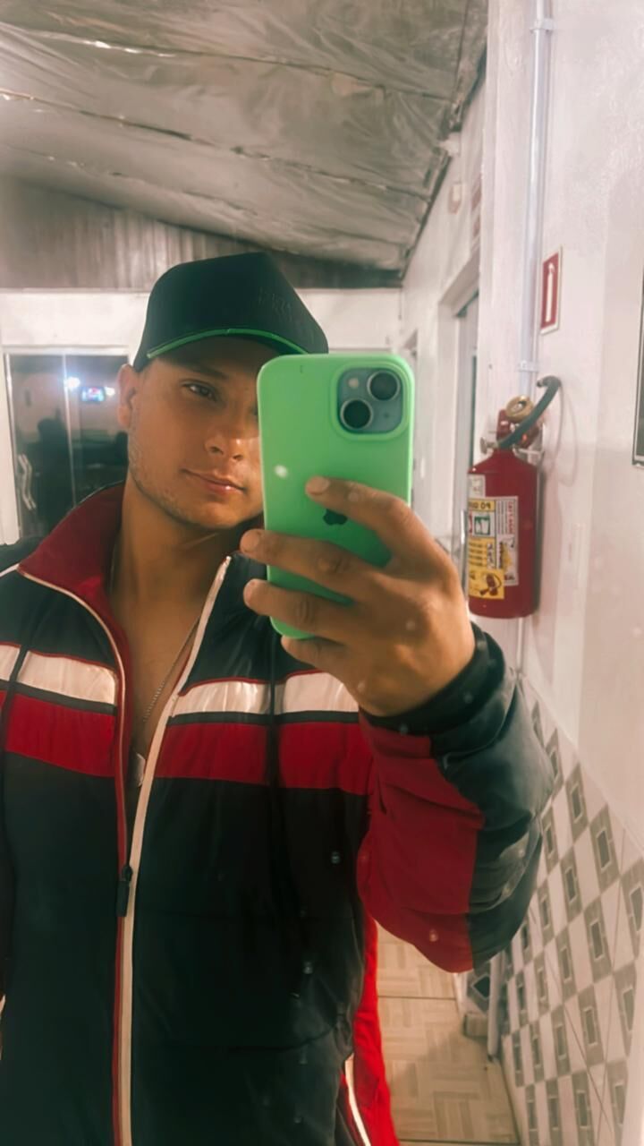  -,   Lucas, 24 ,   ,   