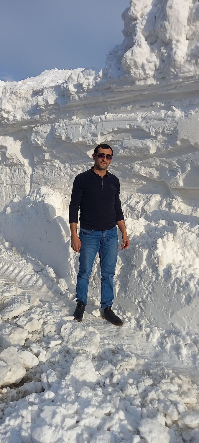  38964213  Vahe, 37 ,    