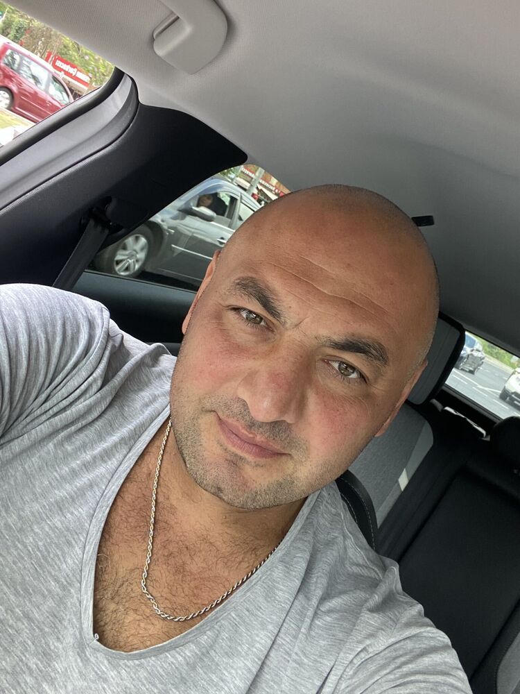  48681213  Sami, 44 ,    