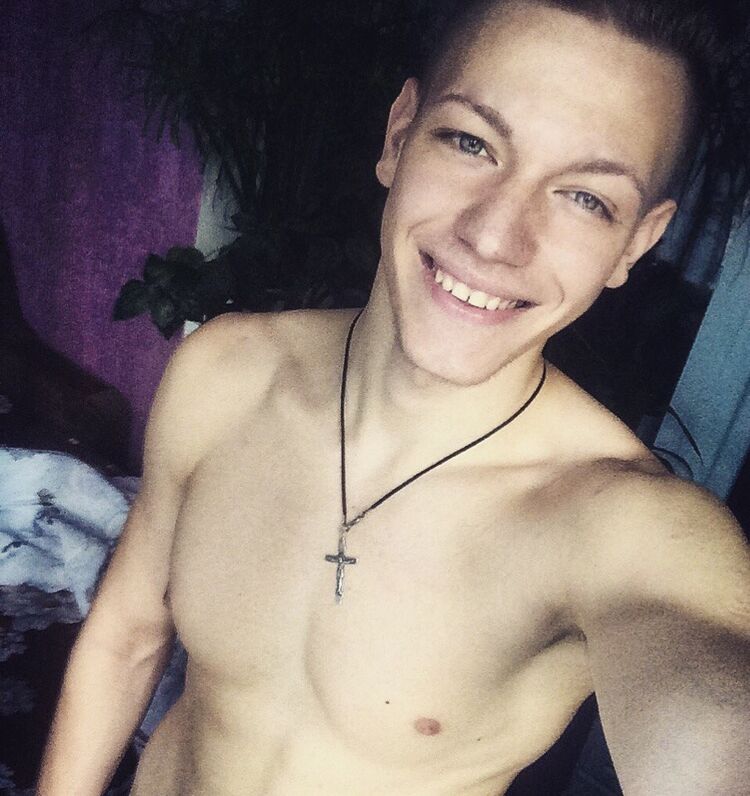  8472293  Leva Leva, 31 ,    