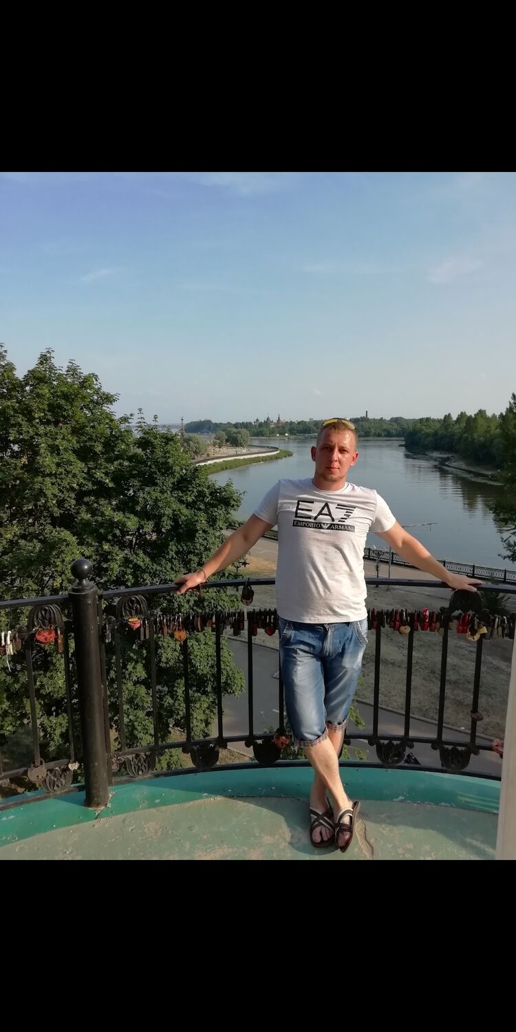  28981743  Leonid, 32 ,    