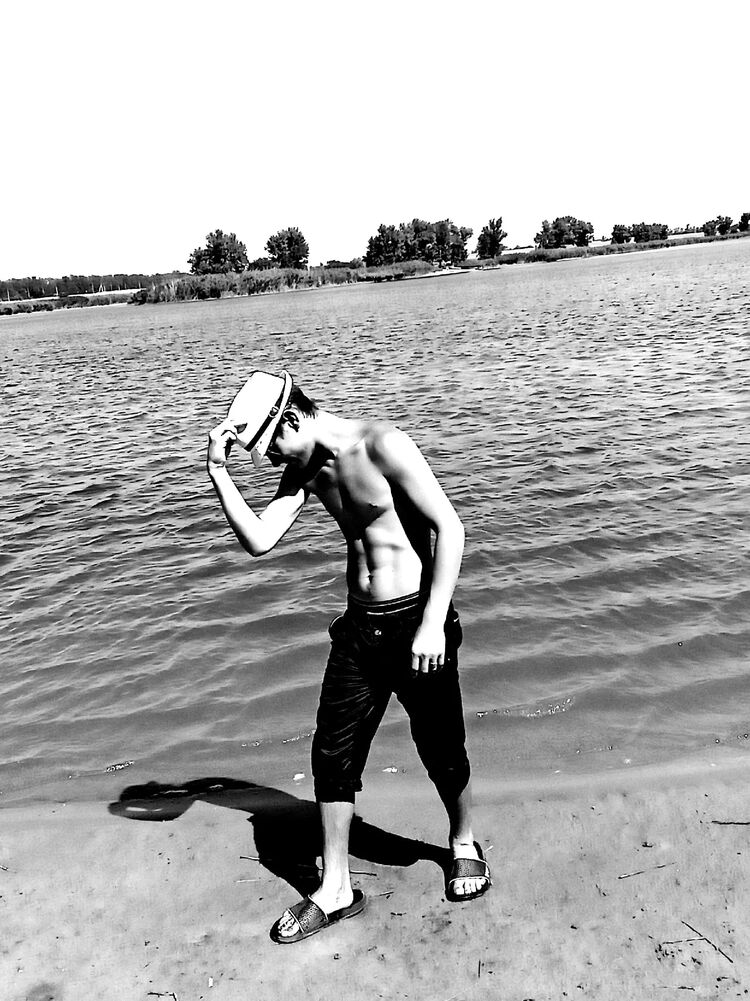  27334113  Artem, 24 ,    