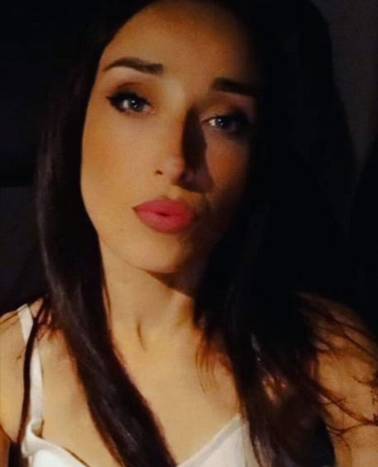  31345593  Lenka, 30 ,    