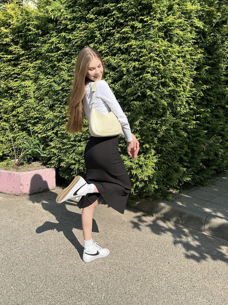  ,   Anastasia, 20 ,   ,   