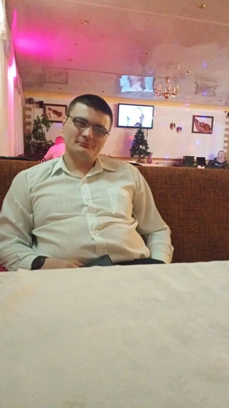  32603443  Mikhail, 31 ,    