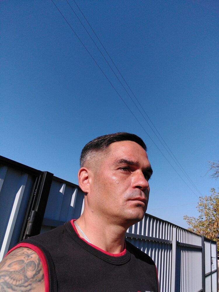  13736163  Alex, 42 ,     