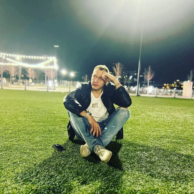  ,   Artyom, 34 ,   ,   