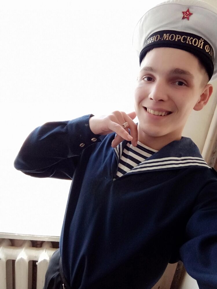  41090373  Viktor, 26 ,    --