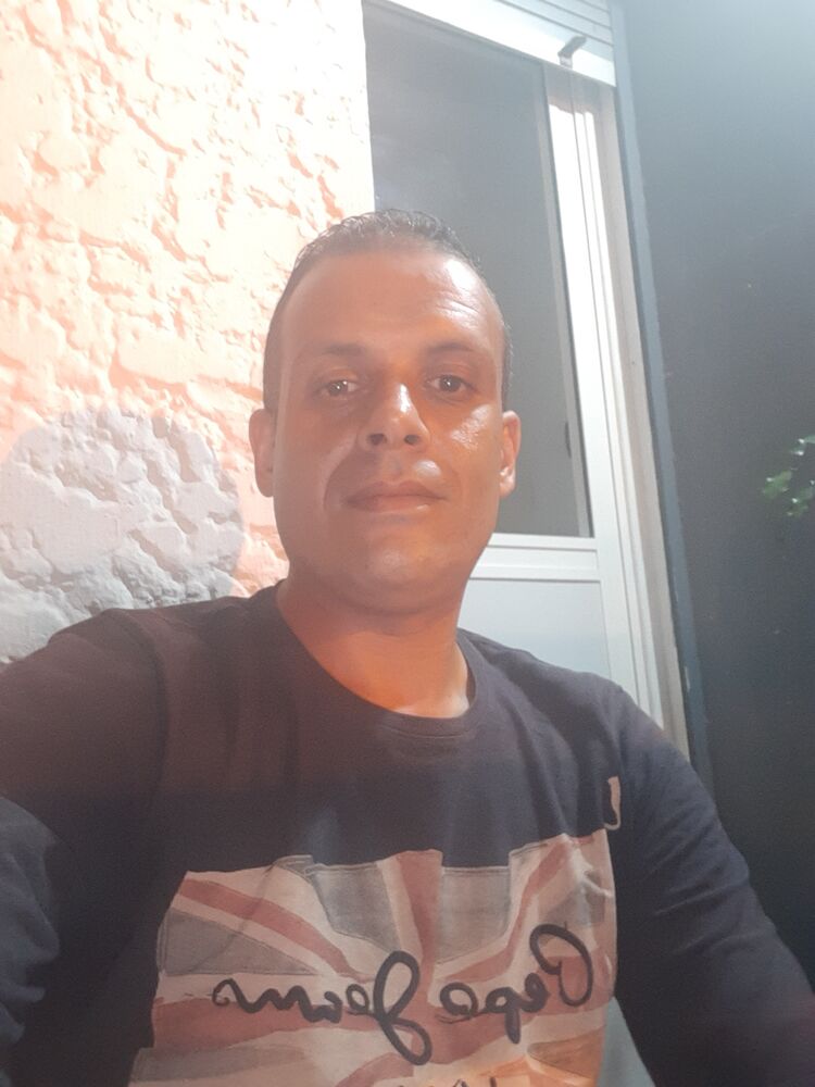  40909663  Othmane, 42 ,    