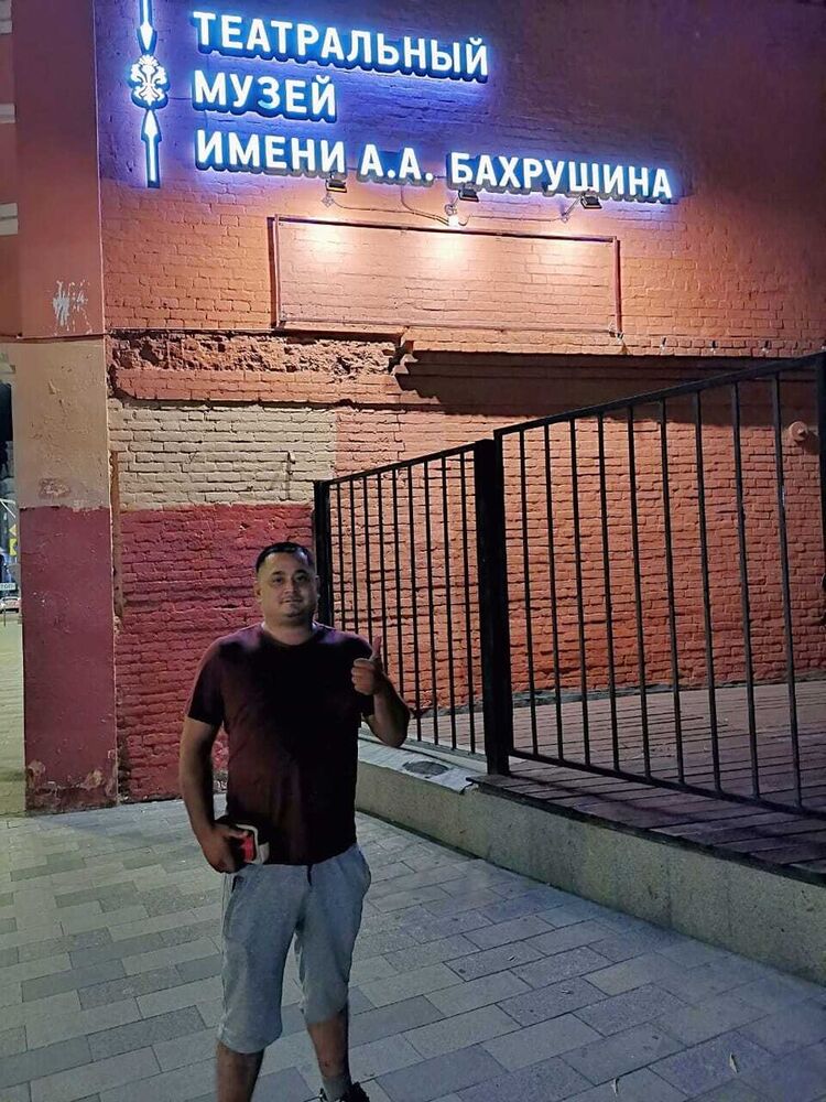  20810873  Ikram, 40 ,    