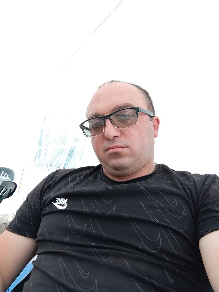  ,   Armen, 43 ,   ,   