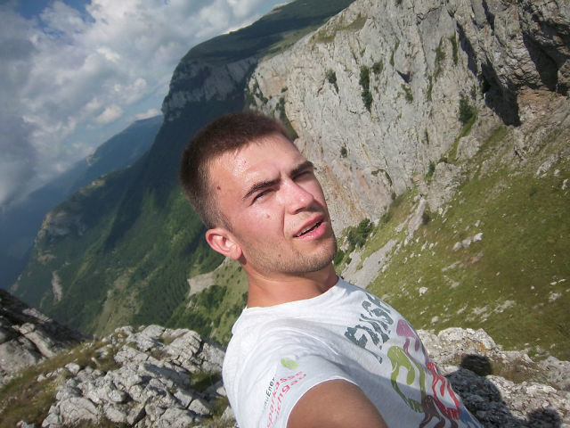  5229433  Viktor, 35 ,    