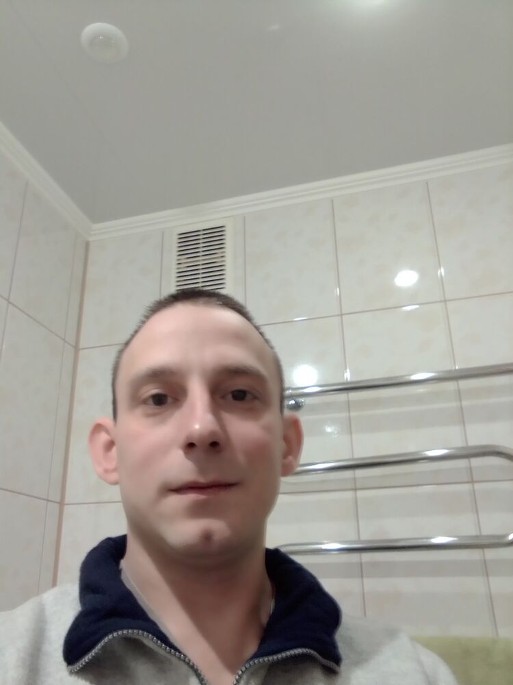  19370243  Maksim, 43 ,     