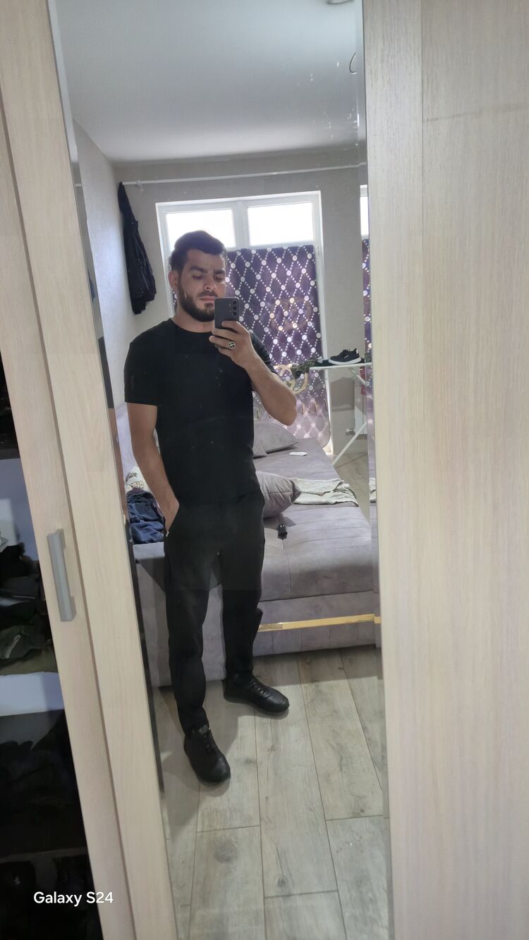  53883203  Taleh, 30 ,    Lambeth