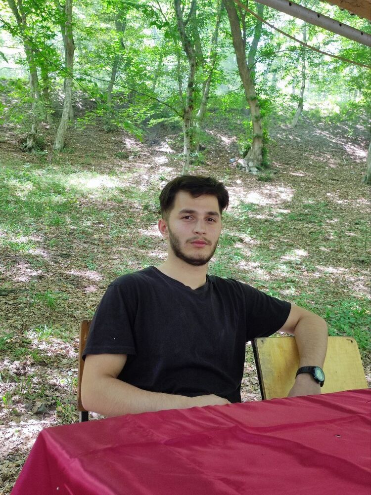  29320303  Kamran, 24 ,    