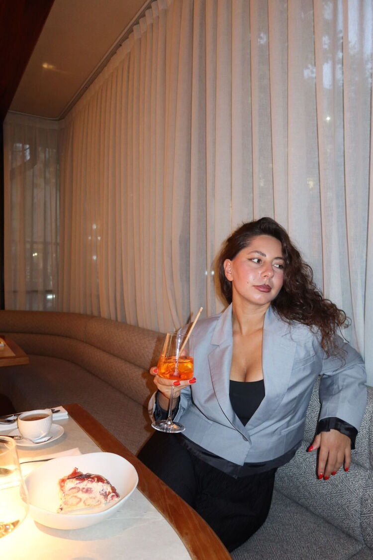  ,   Sofia, 25 ,     , c 