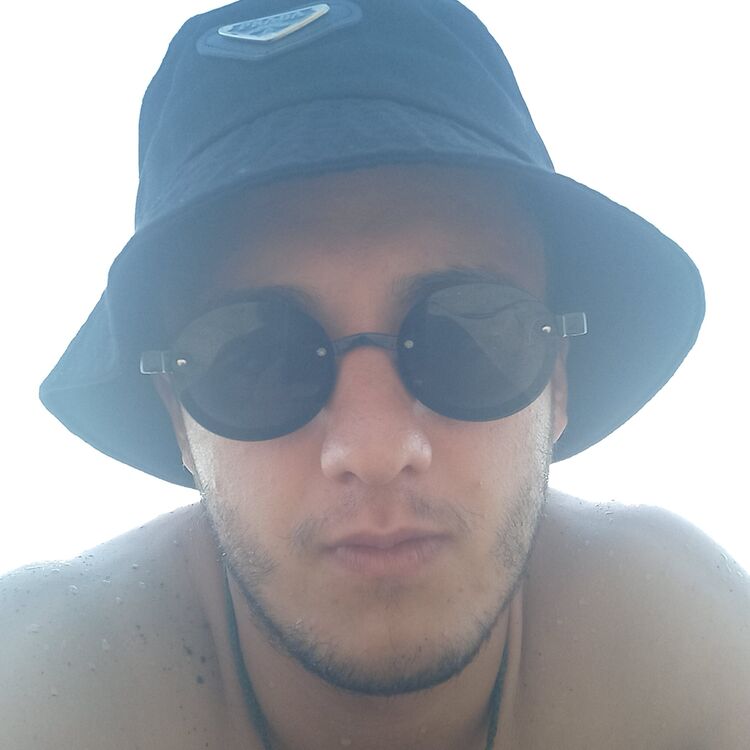  33341783  Aleqsandre, 24 ,    