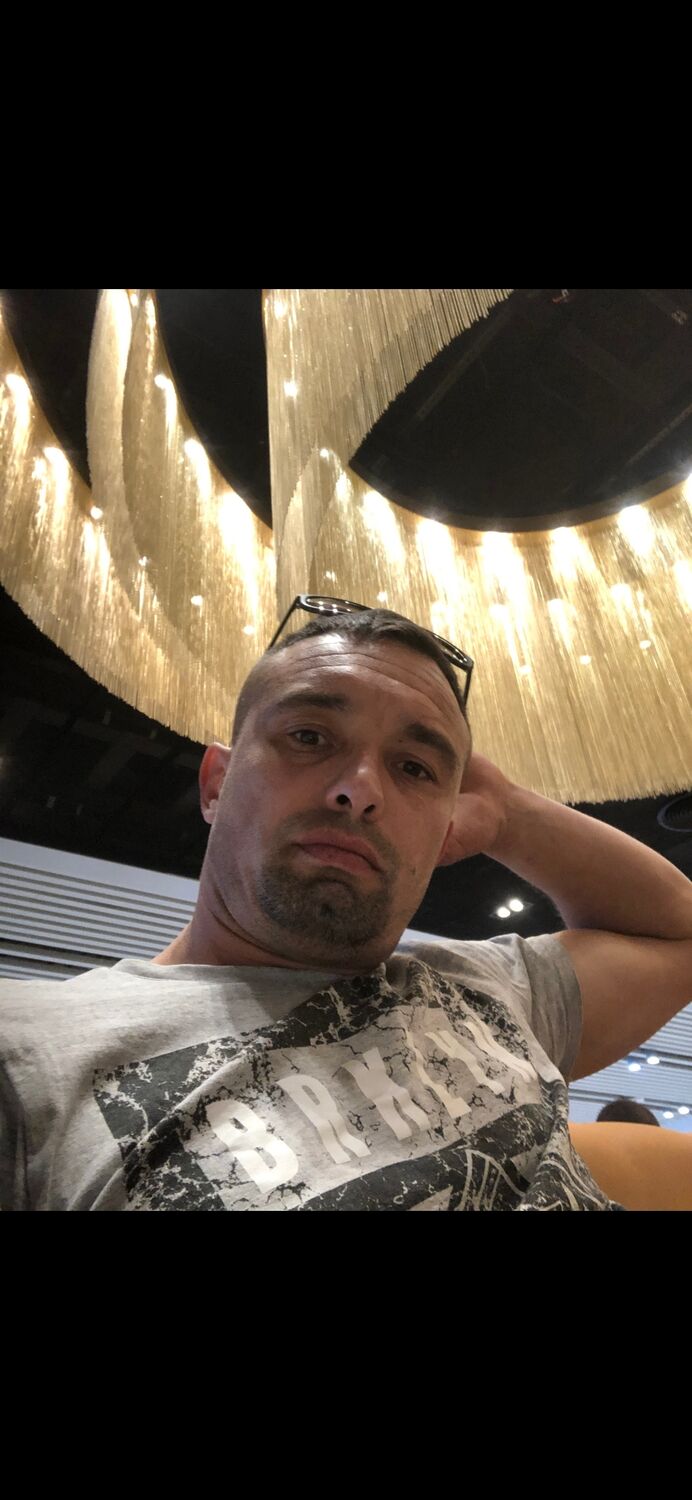  47990343  Victor, 37 ,    