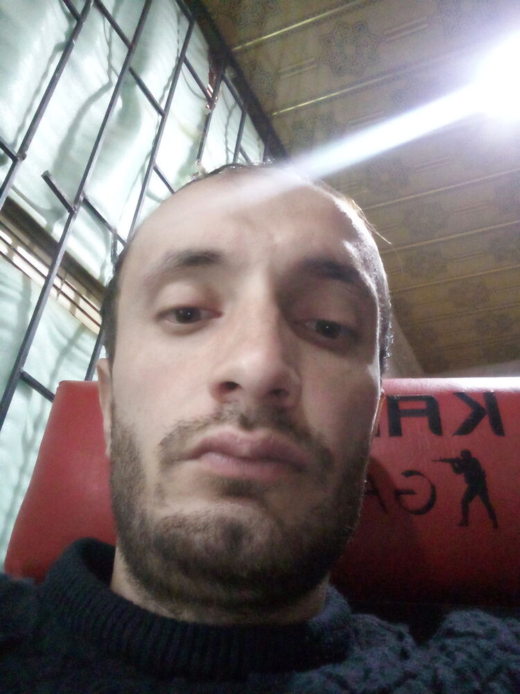  24230873  Berki, 31 ,    