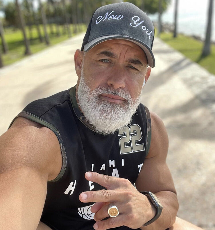  ,   Ronnie, 48 ,   ,   , c 