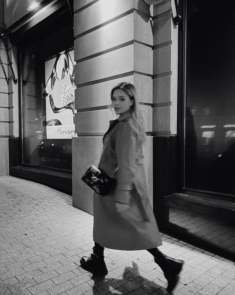  38560313  , 28 ,    --