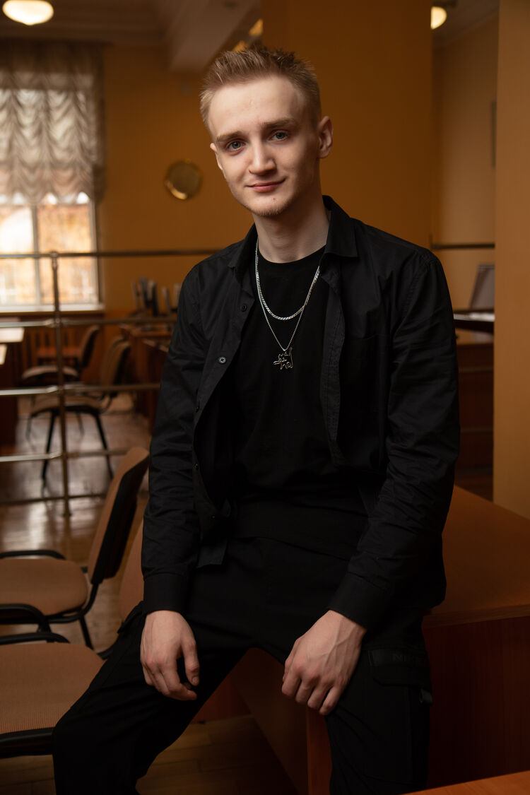  52958793  Vlad, 21 ,    