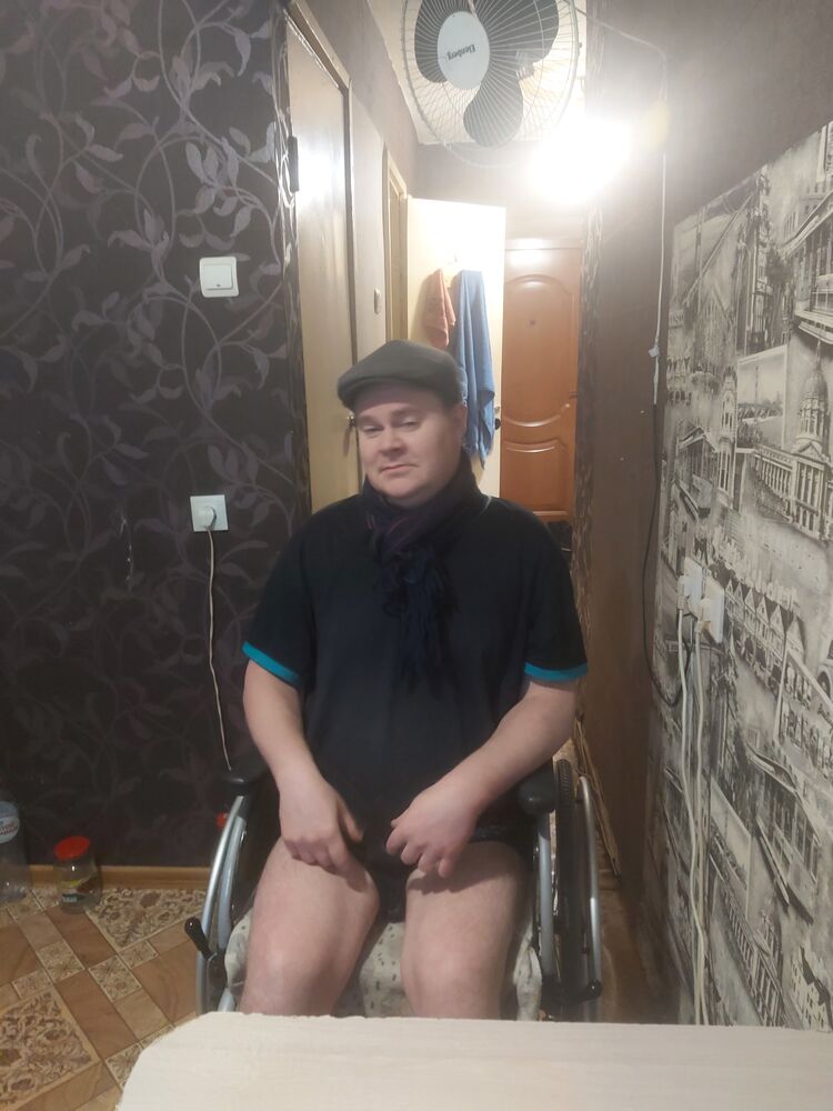  31431983  Artem, 40 ,     