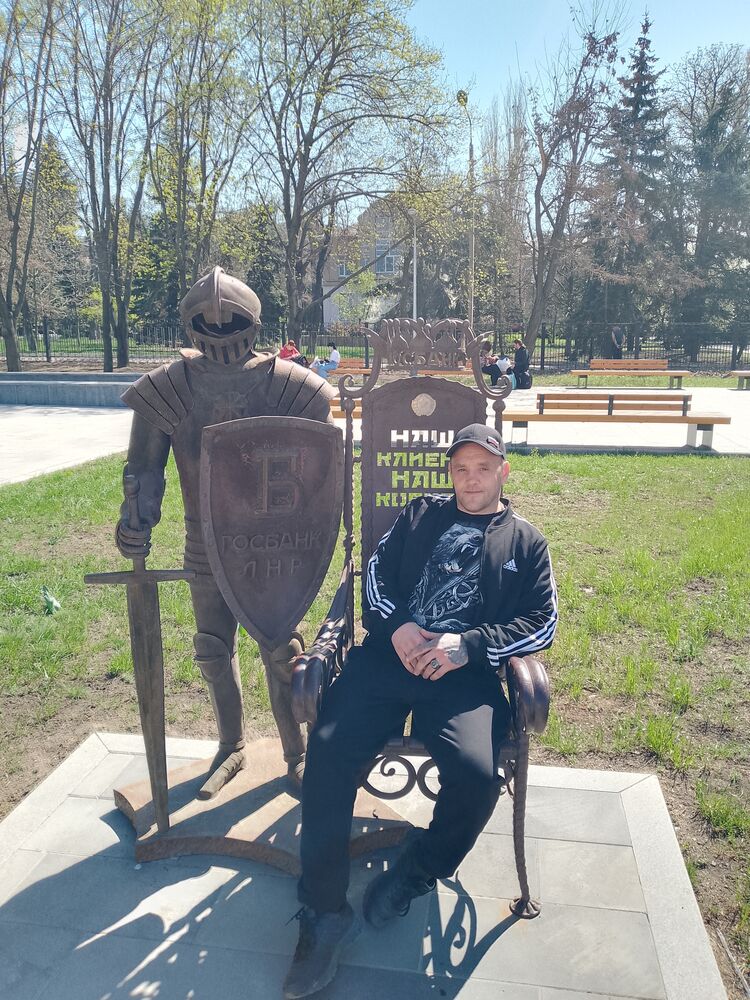  42831853  Konstantin, 47 ,    