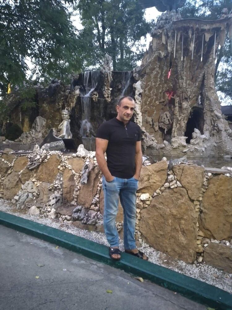  53693463  Artak, 40 ,    