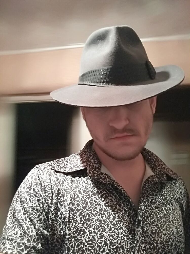  ,   Andros, 33 ,  