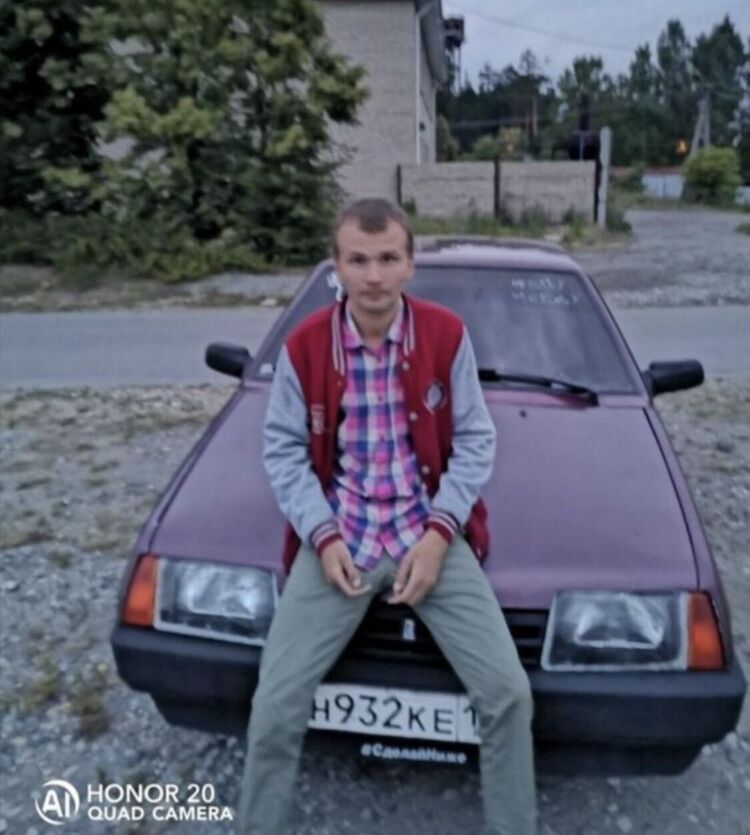  30928823  Viktor, 34 ,    