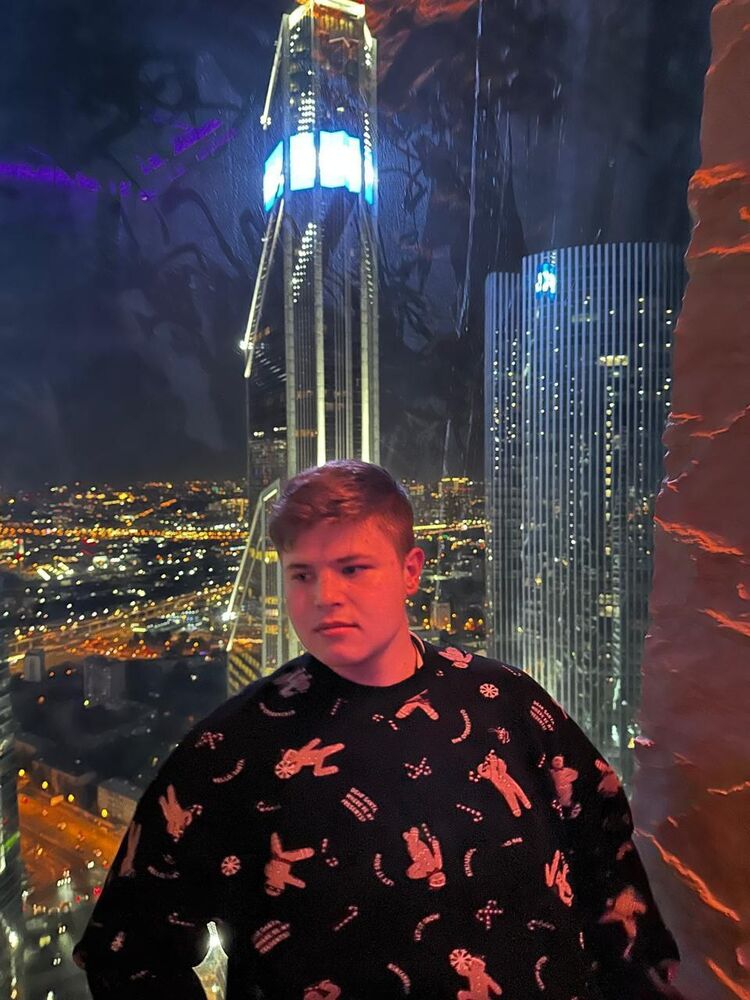  47002883  Vlad, 19 ,    