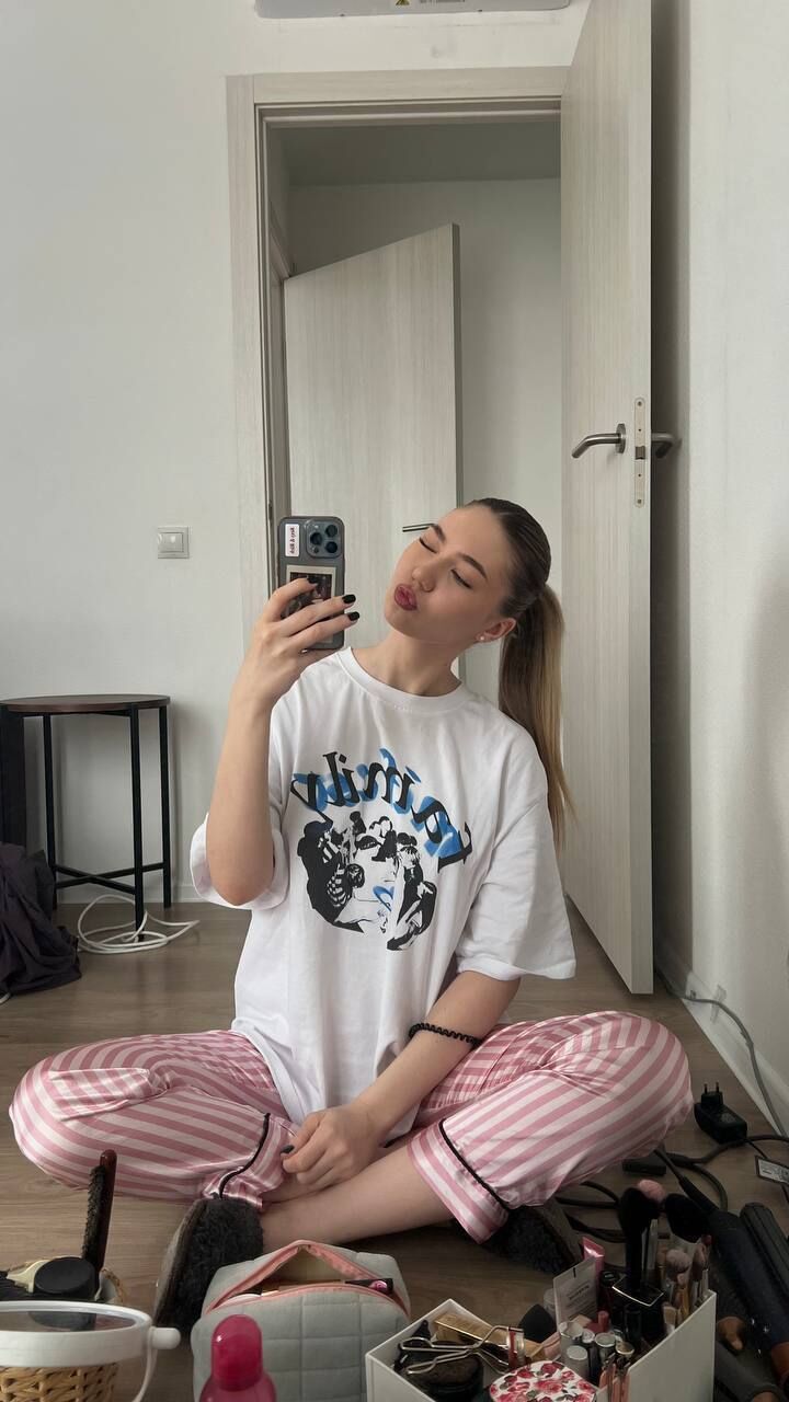  54611143  Anastasia, 23 ,    