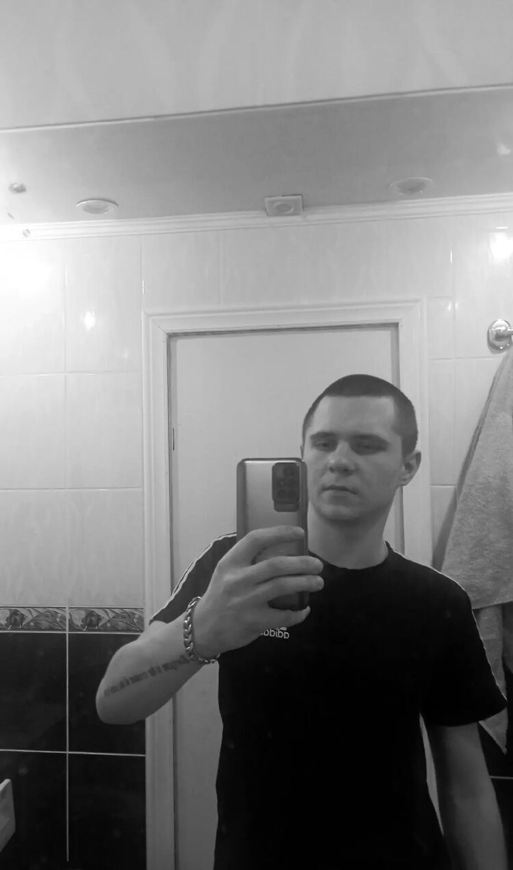  47058283  Alexander, 22 ,    -