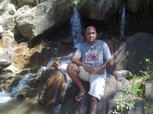 ,   Dilon, 44 ,  