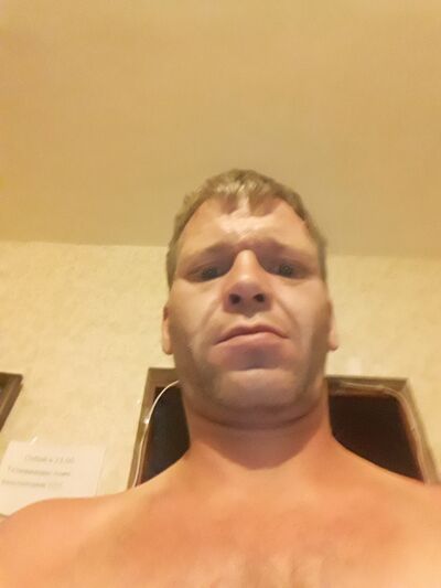  ,   Nikola, 42 ,   ,   