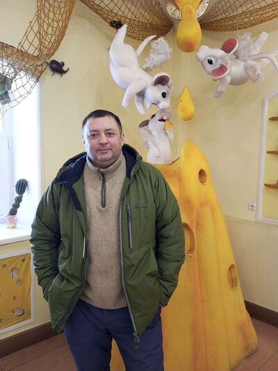  ,   Mike, 49 ,   ,   