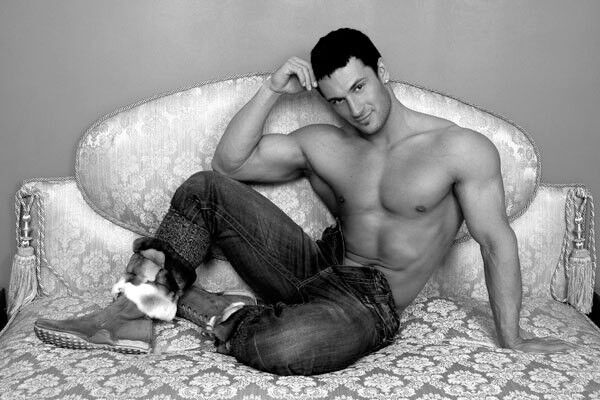  ,   Valentin, 33 ,   