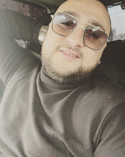  ,   Davit, 32 ,   ,   
