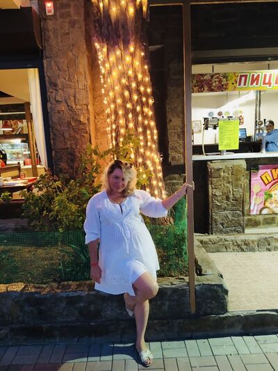  ,   Linda, 42 ,   ,   