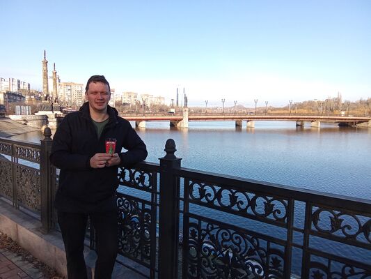 ,   Anton, 37 ,   ,   