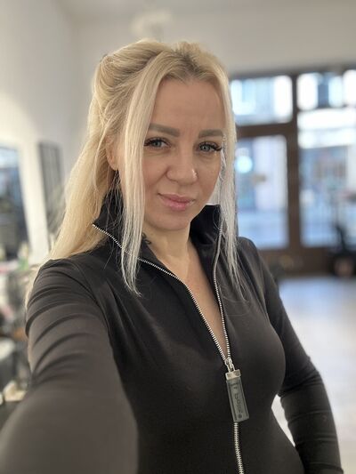  ,   Lesia, 39 ,   c , 