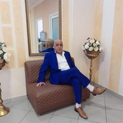  ,   Artur, 53 ,   ,   