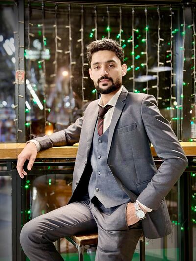  ,   Khan, 26 ,   ,   , c , 