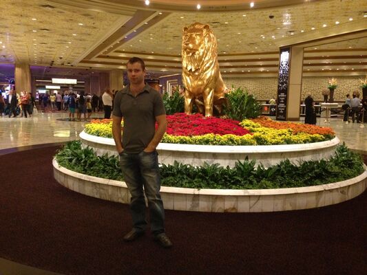  ,   Alek, 39 ,   