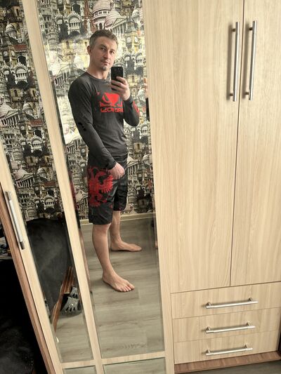  ,   Viktor, 37 ,   ,   