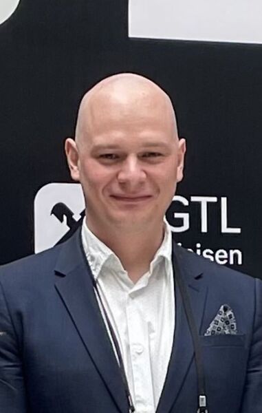  ,   Artem, 33 ,   ,   , c 