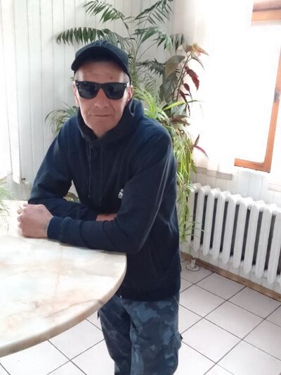  ,   Viktor, 48 ,   