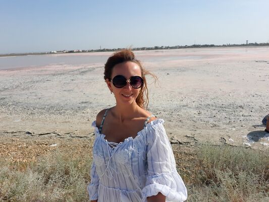  ,   Anna, 37 ,   